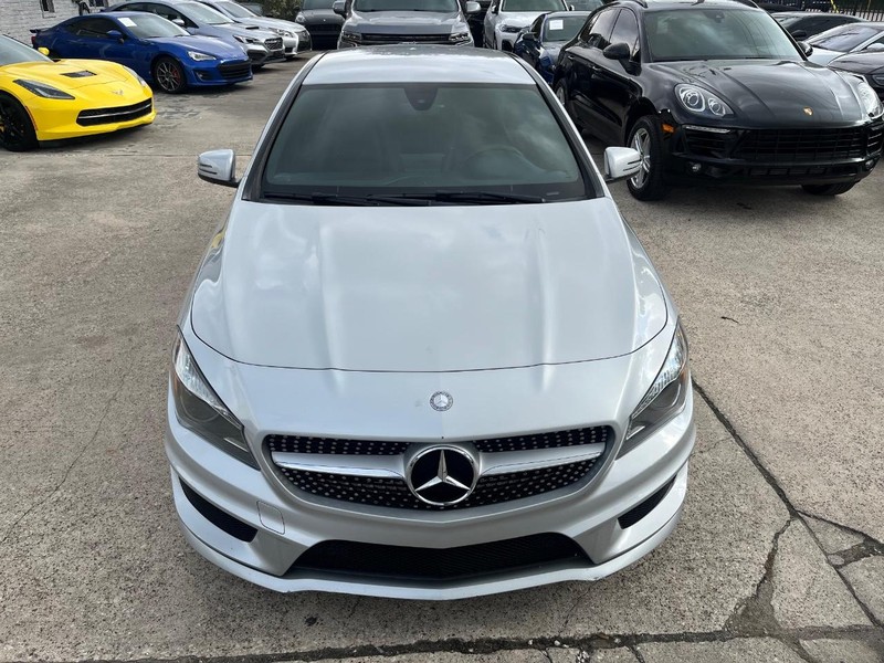 Mercedes-Benz CLA 250 Vehicle Full-screen Gallery Image 03