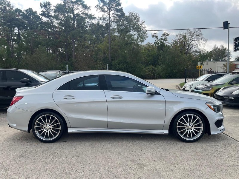 Mercedes-Benz CLA 250 Vehicle Full-screen Gallery Image 05