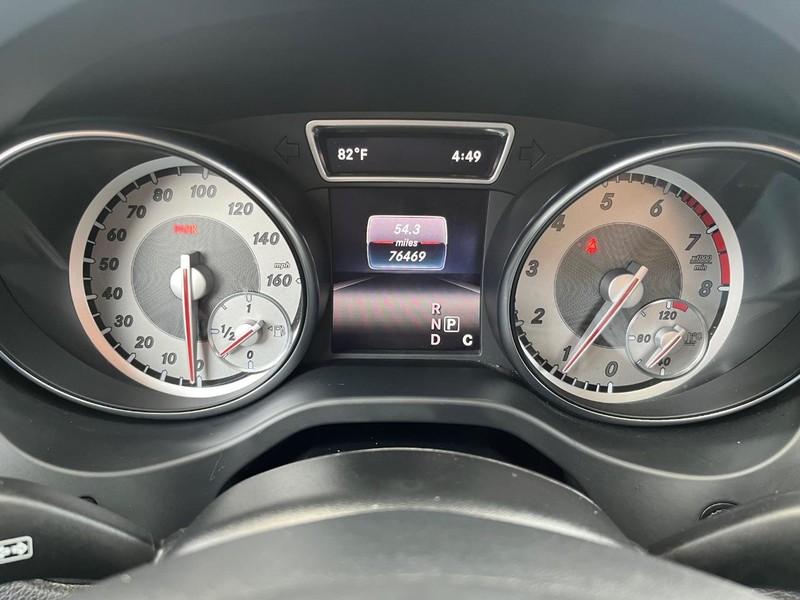 Mercedes-Benz CLA 250 Vehicle Full-screen Gallery Image 21