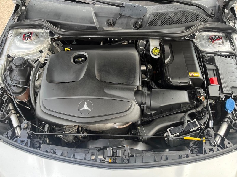 Mercedes-Benz CLA 250 Vehicle Full-screen Gallery Image 27
