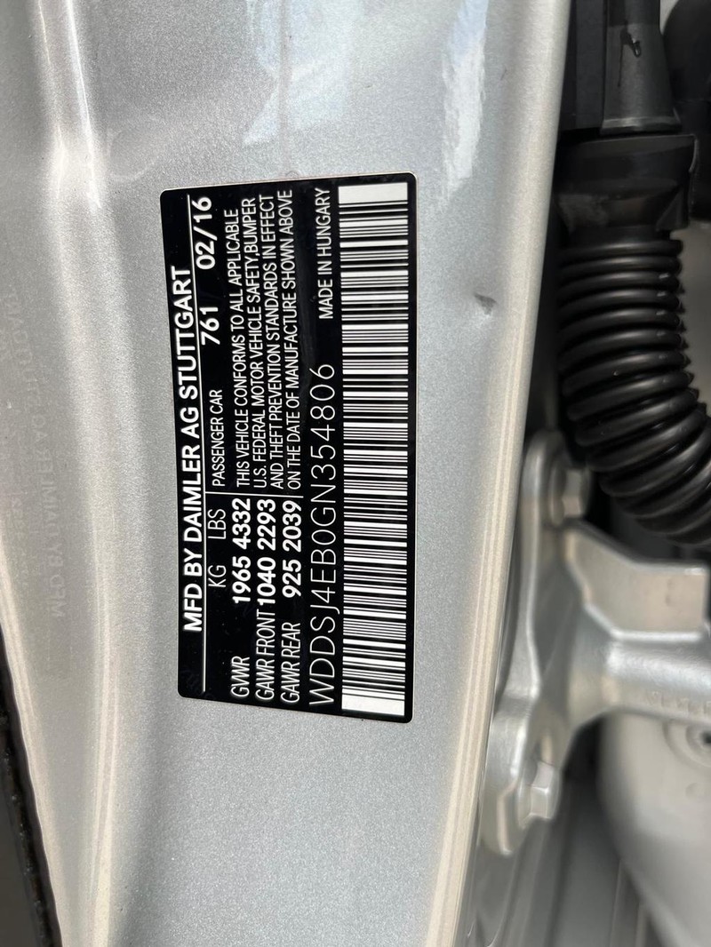 Mercedes-Benz CLA 250 Vehicle Full-screen Gallery Image 28