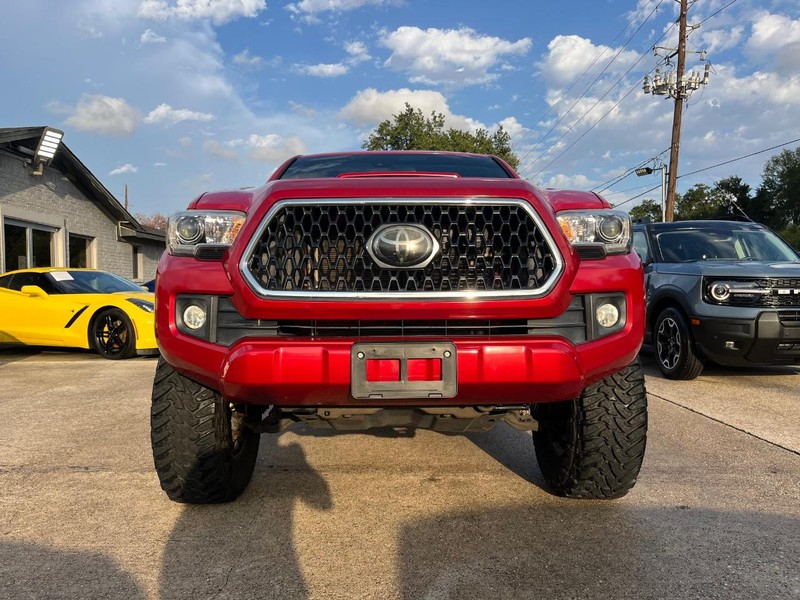 Toyota Tacoma Vehicle Full-screen Gallery Image 02