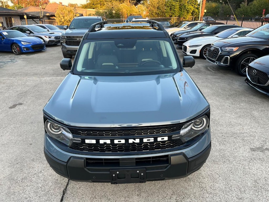 Ford Bronco Sport Vehicle Full-screen Gallery Image 03