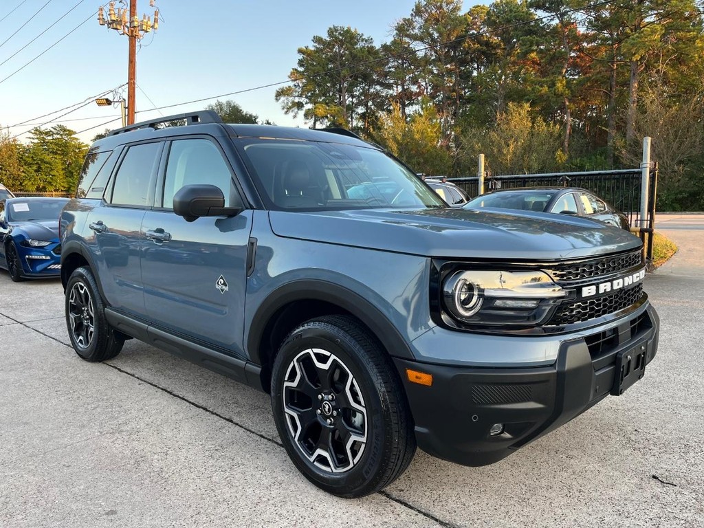 Ford Bronco Sport Vehicle Full-screen Gallery Image 04