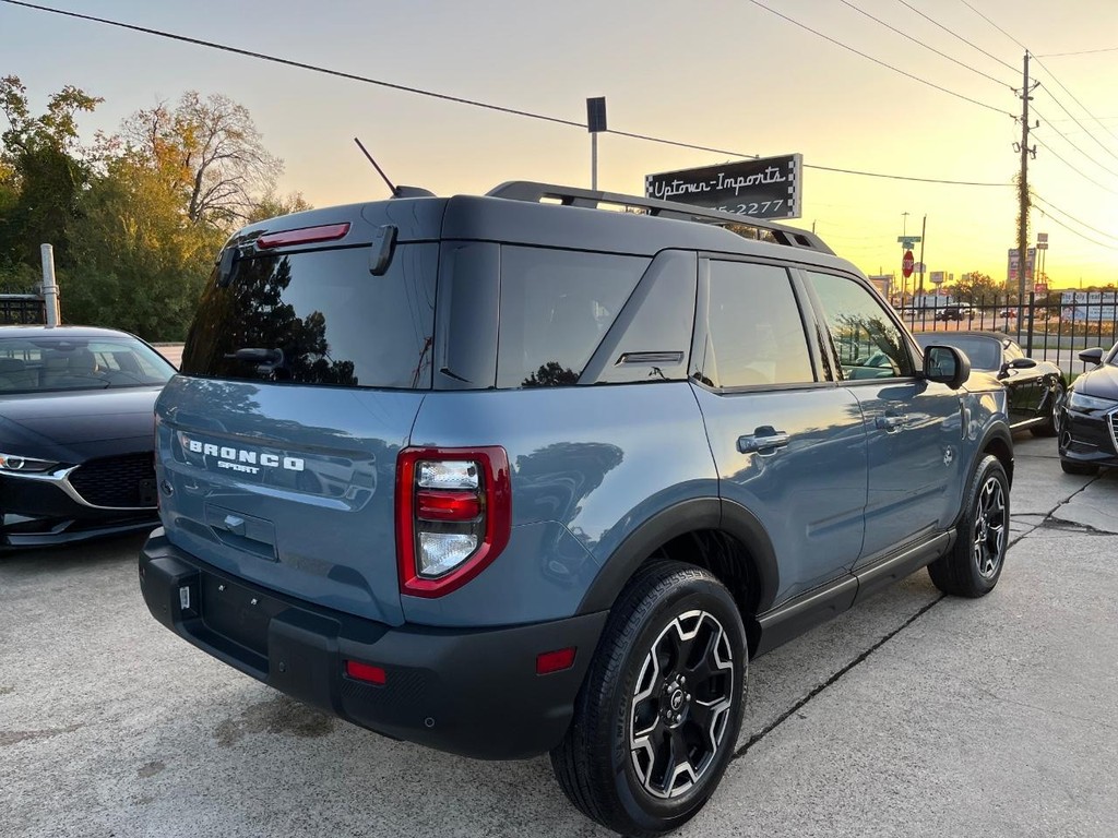 Ford Bronco Sport Vehicle Full-screen Gallery Image 06