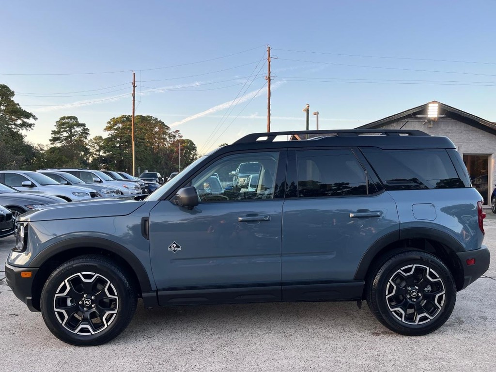 Ford Bronco Sport Vehicle Full-screen Gallery Image 09