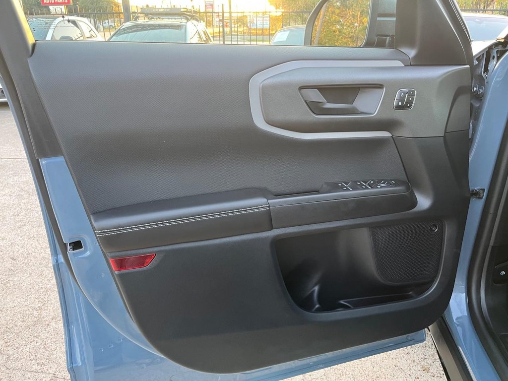 Ford Bronco Sport Vehicle Full-screen Gallery Image 12