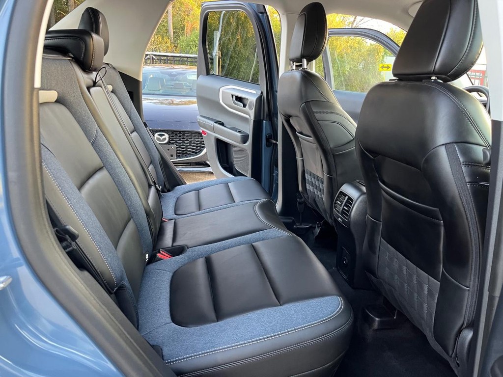 Ford Bronco Sport Vehicle Full-screen Gallery Image 16