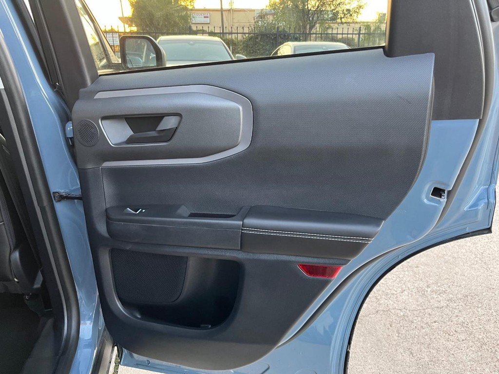 Ford Bronco Sport Vehicle Full-screen Gallery Image 17