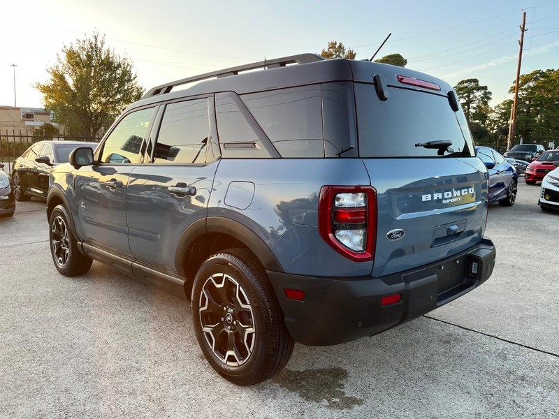 Ford Bronco Sport Vehicle Full-screen Gallery Image 08