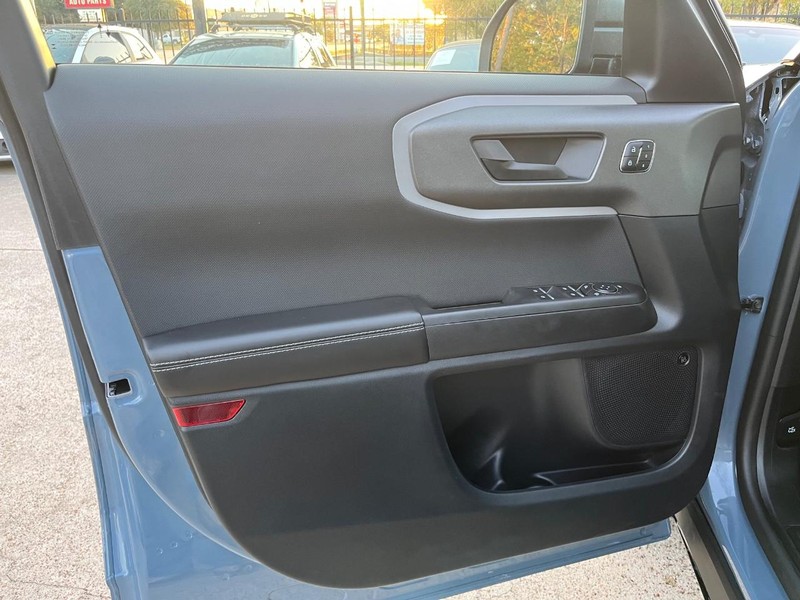 Ford Bronco Sport Vehicle Full-screen Gallery Image 12