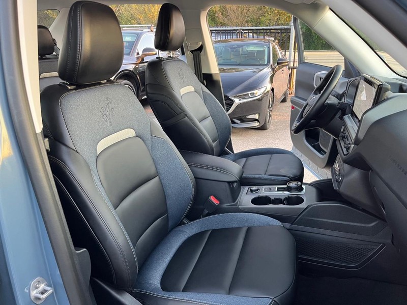 Ford Bronco Sport Vehicle Full-screen Gallery Image 14