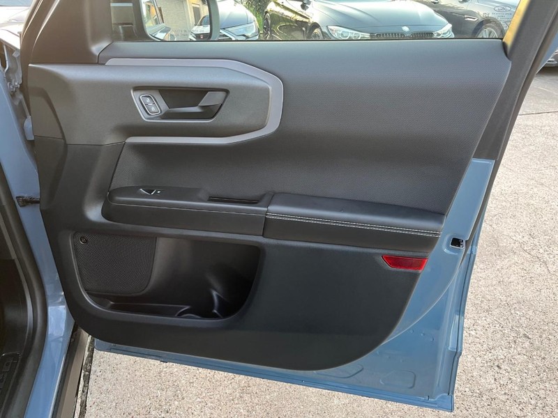 Ford Bronco Sport Vehicle Full-screen Gallery Image 15