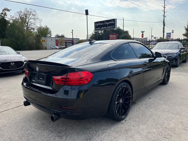 BMW 435i Vehicle Full-screen Gallery Image 06