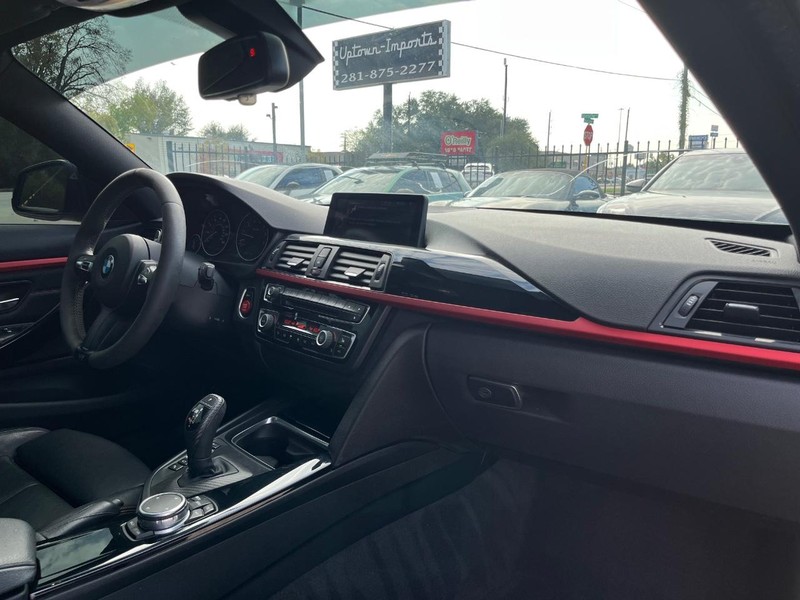 BMW 435i Vehicle Full-screen Gallery Image 13
