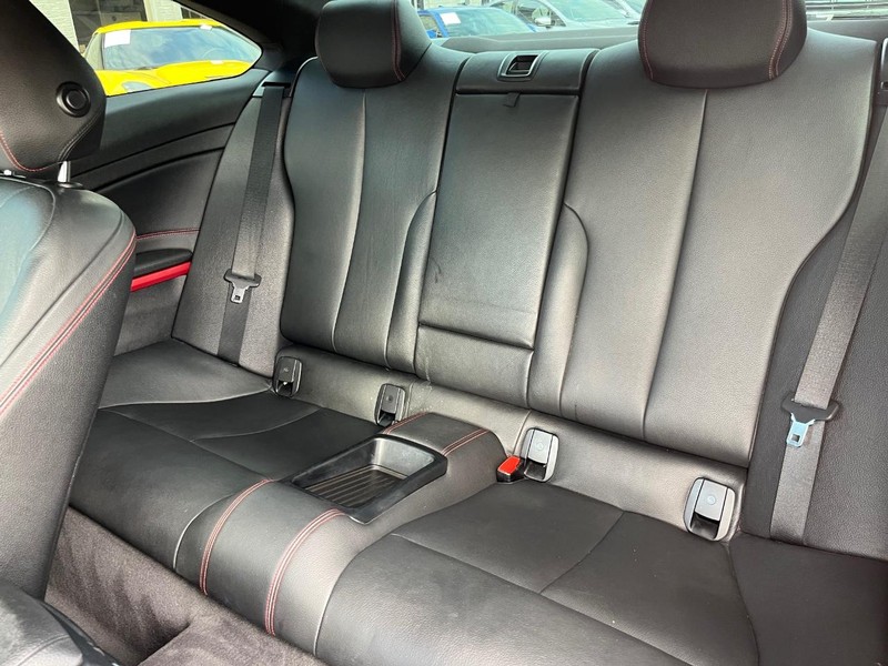 BMW 435i Vehicle Full-screen Gallery Image 16