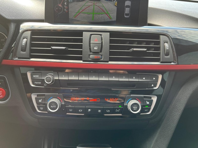 BMW 435i Vehicle Full-screen Gallery Image 21