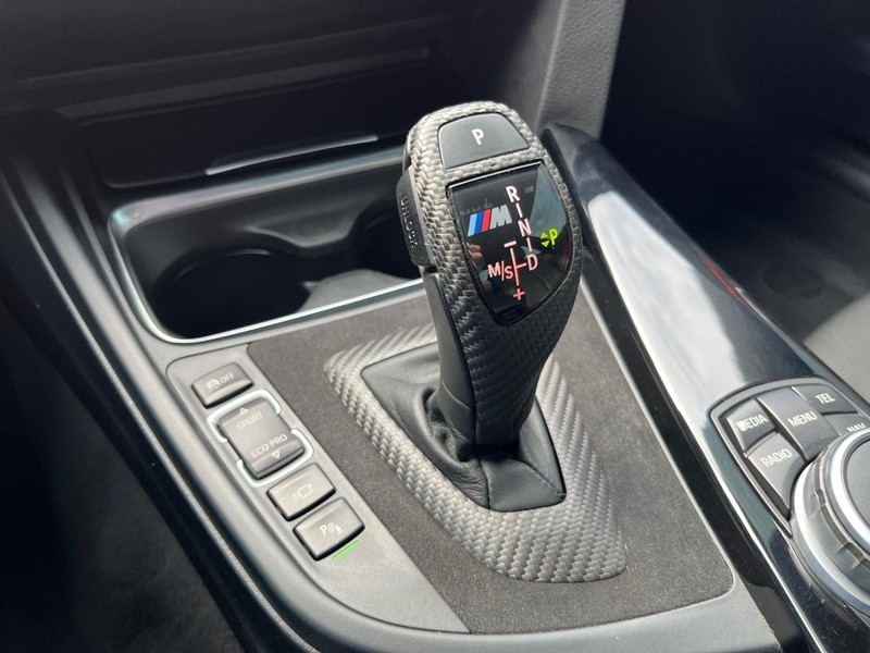 BMW 435i Vehicle Full-screen Gallery Image 22