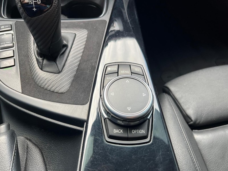 BMW 435i Vehicle Full-screen Gallery Image 23