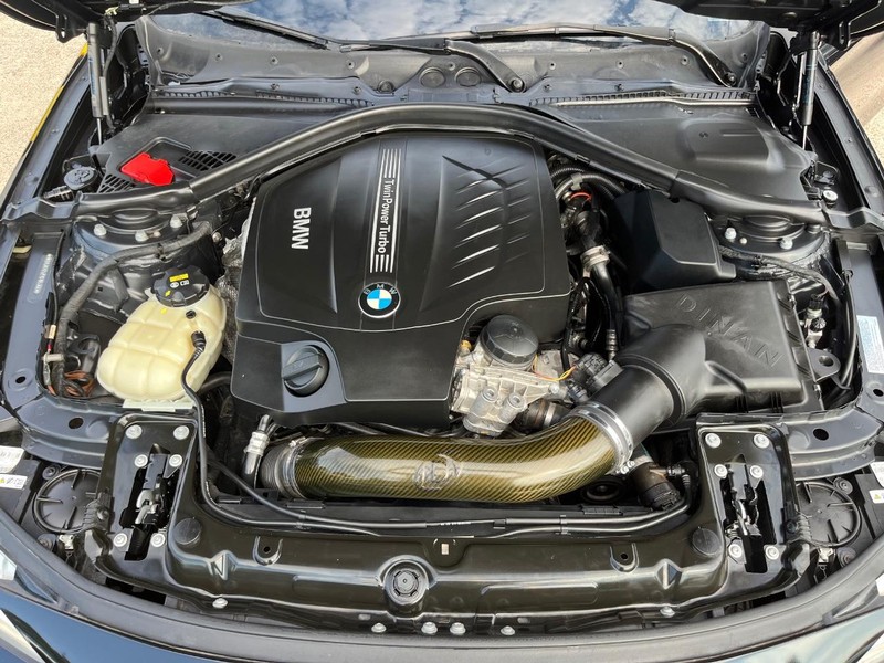 BMW 435i Vehicle Full-screen Gallery Image 28