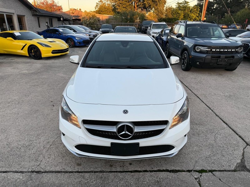 Mercedes-Benz CLA 250 Vehicle Full-screen Gallery Image 03