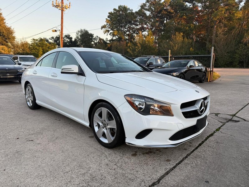 Mercedes-Benz CLA 250 Vehicle Full-screen Gallery Image 04