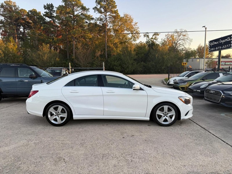 Mercedes-Benz CLA 250 Vehicle Full-screen Gallery Image 05