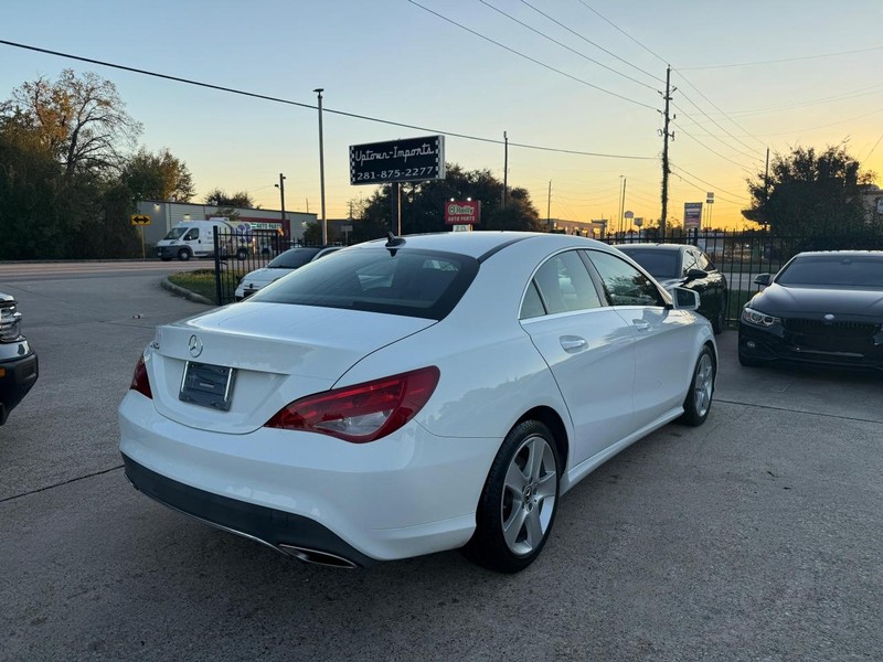 Mercedes-Benz CLA 250 Vehicle Full-screen Gallery Image 06