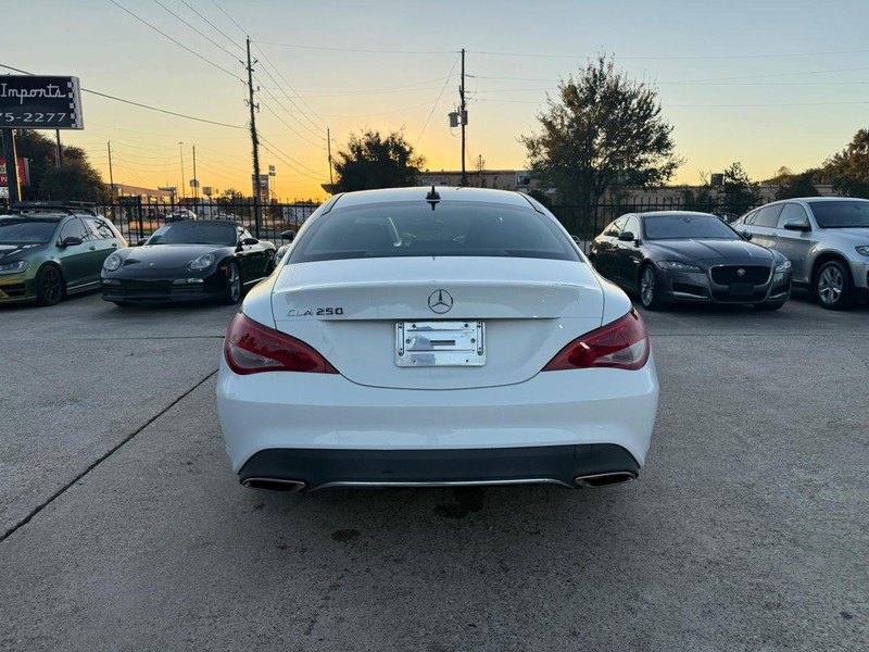 Mercedes-Benz CLA 250 Vehicle Full-screen Gallery Image 07