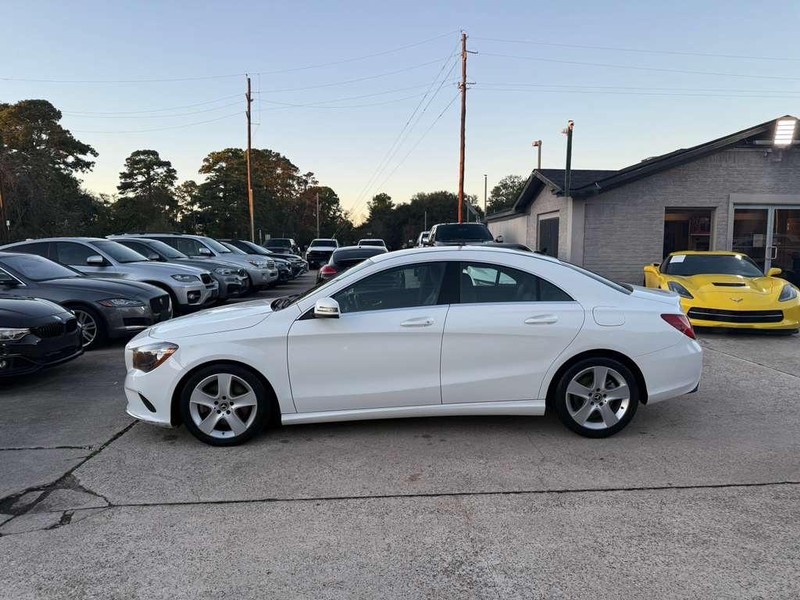 Mercedes-Benz CLA 250 Vehicle Full-screen Gallery Image 08