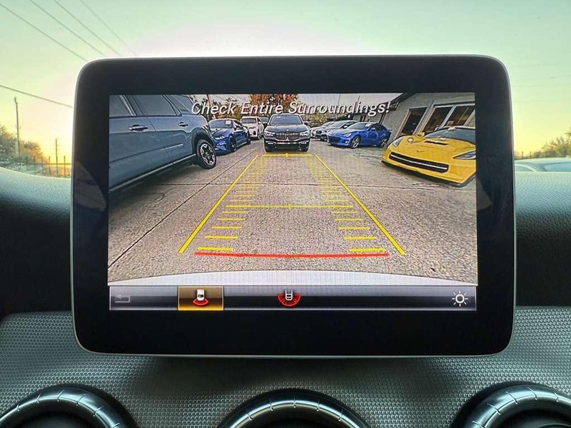 Mercedes-Benz CLA 250 Vehicle Full-screen Gallery Image 24