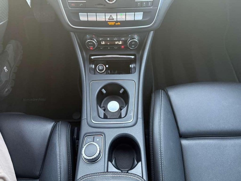 Mercedes-Benz CLA 250 Vehicle Full-screen Gallery Image 25