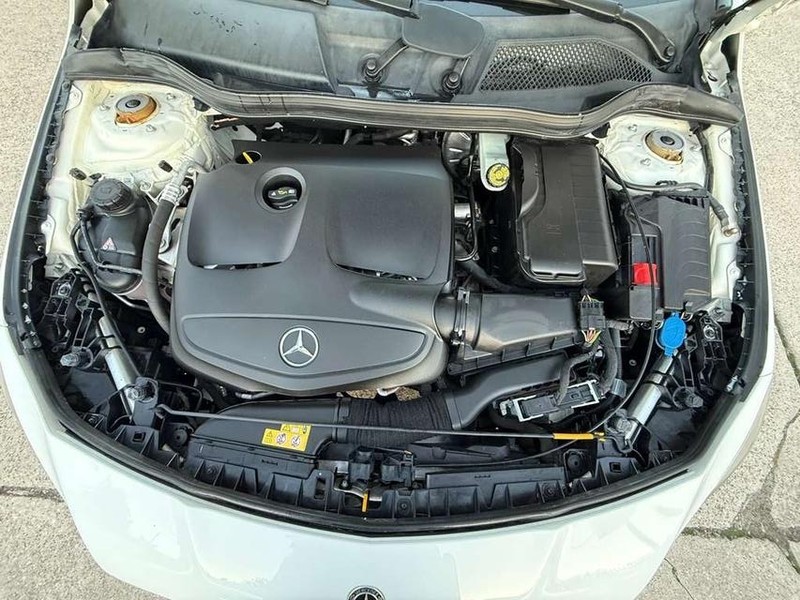 Mercedes-Benz CLA 250 Vehicle Full-screen Gallery Image 26