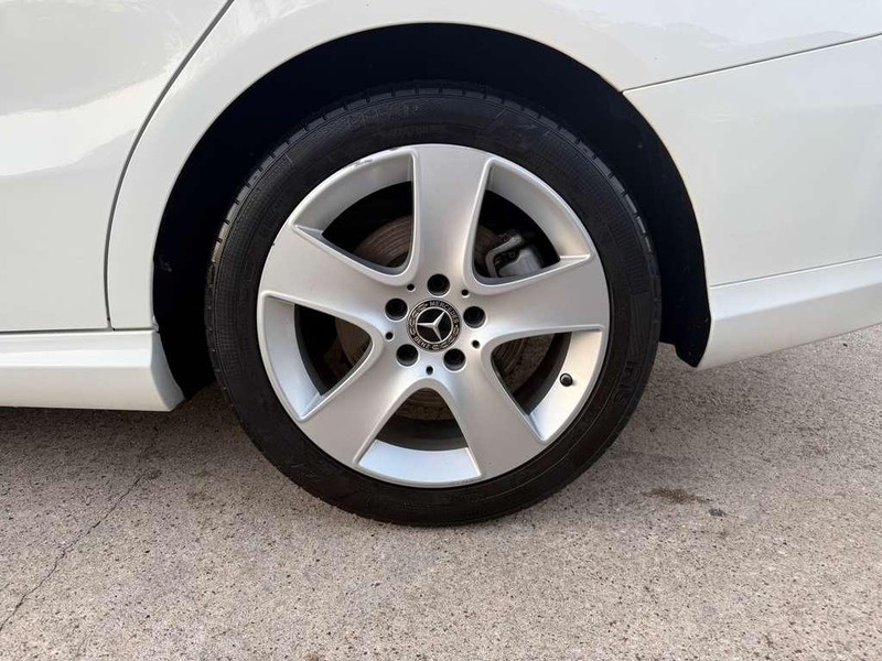 Mercedes-Benz CLA 250 Vehicle Full-screen Gallery Image 28