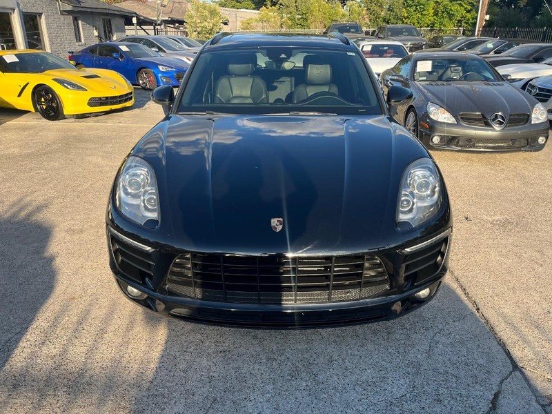 Porsche Macan Vehicle Full-screen Gallery Image 03