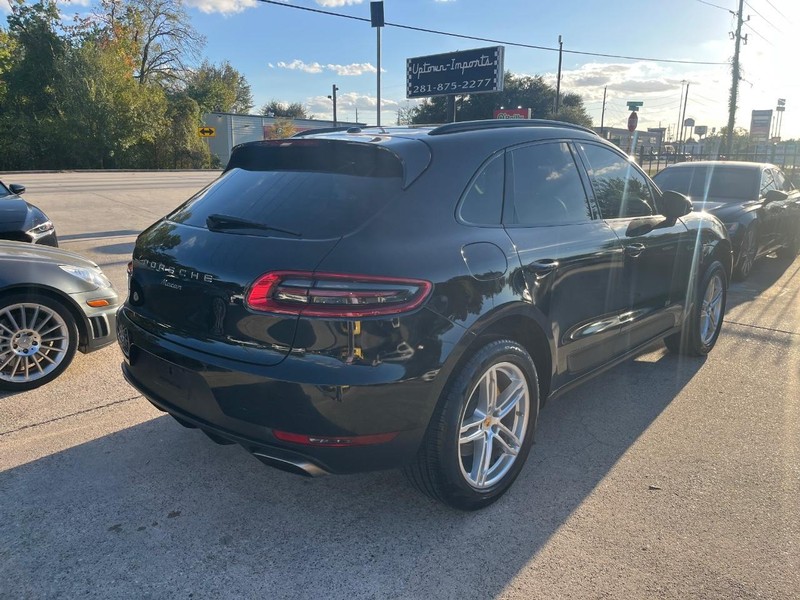Porsche Macan Vehicle Full-screen Gallery Image 06