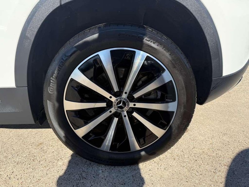 Mercedes-Benz GLA 250 Vehicle Full-screen Gallery Image 26