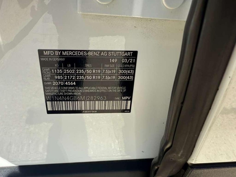 Mercedes-Benz GLA 250 Vehicle Full-screen Gallery Image 28