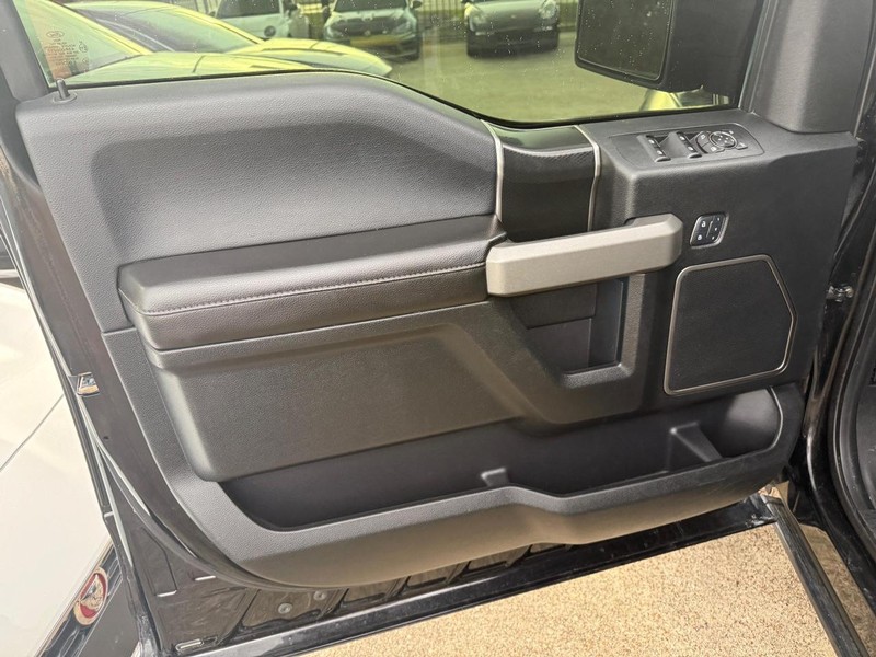 Ford F-150 Vehicle Full-screen Gallery Image 10