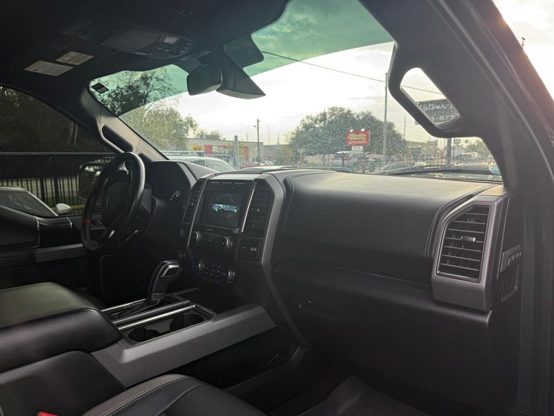 Ford F-150 Vehicle Full-screen Gallery Image 11