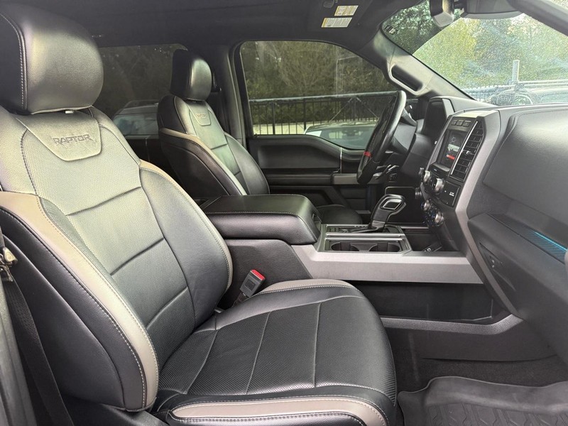 Ford F-150 Vehicle Full-screen Gallery Image 12