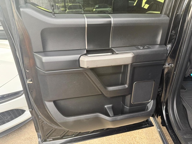 Ford F-150 Vehicle Full-screen Gallery Image 15