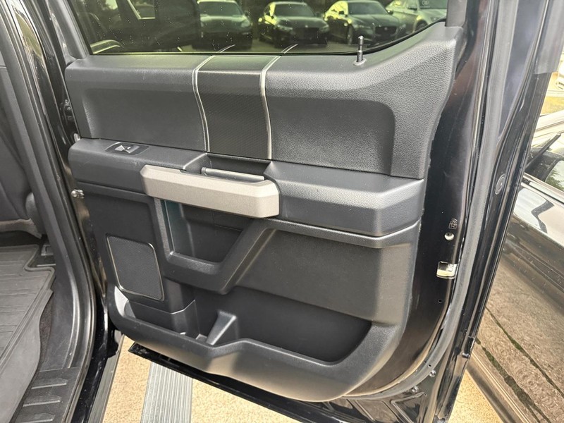 Ford F-150 Vehicle Full-screen Gallery Image 17