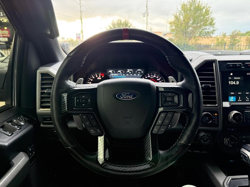 Ford F-150 Vehicle Full-screen Gallery Image 18