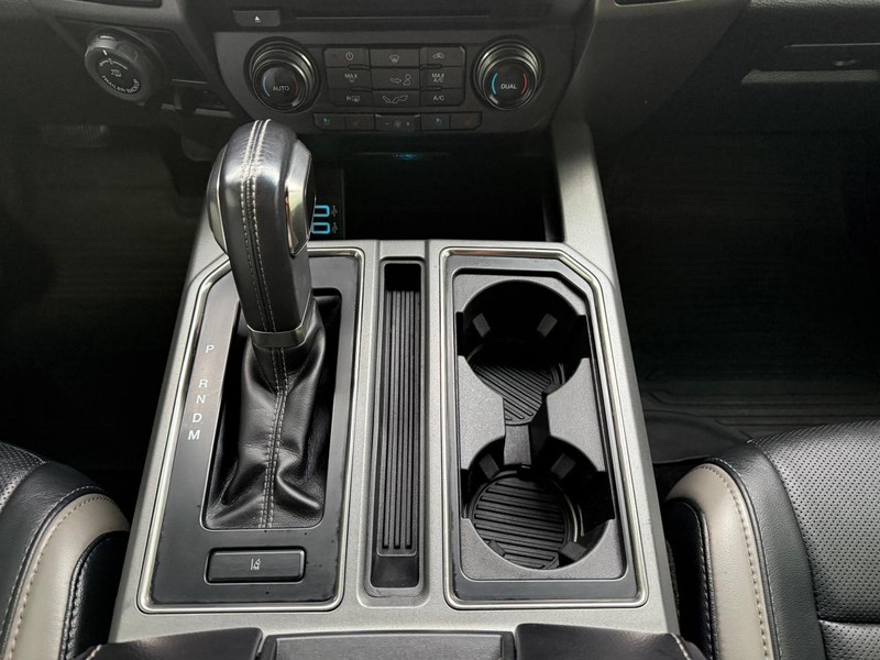 Ford F-150 Vehicle Full-screen Gallery Image 21