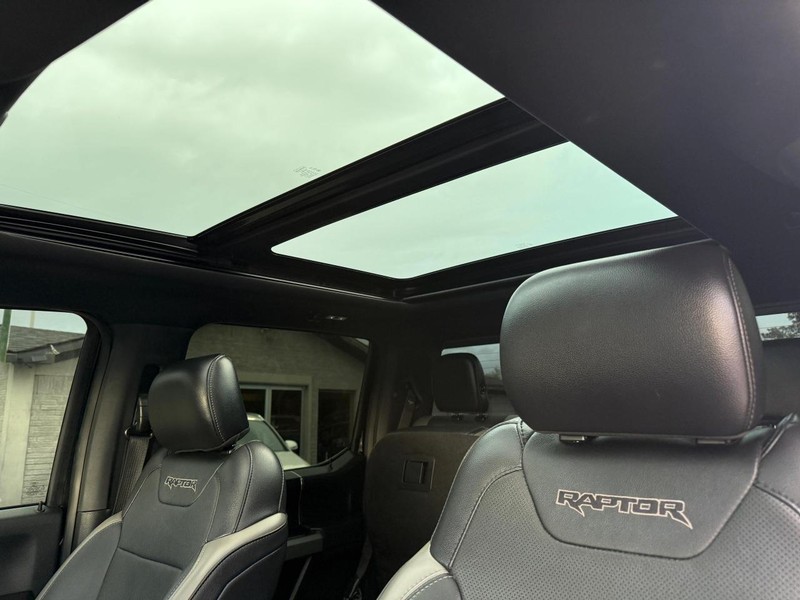 Ford F-150 Vehicle Full-screen Gallery Image 23