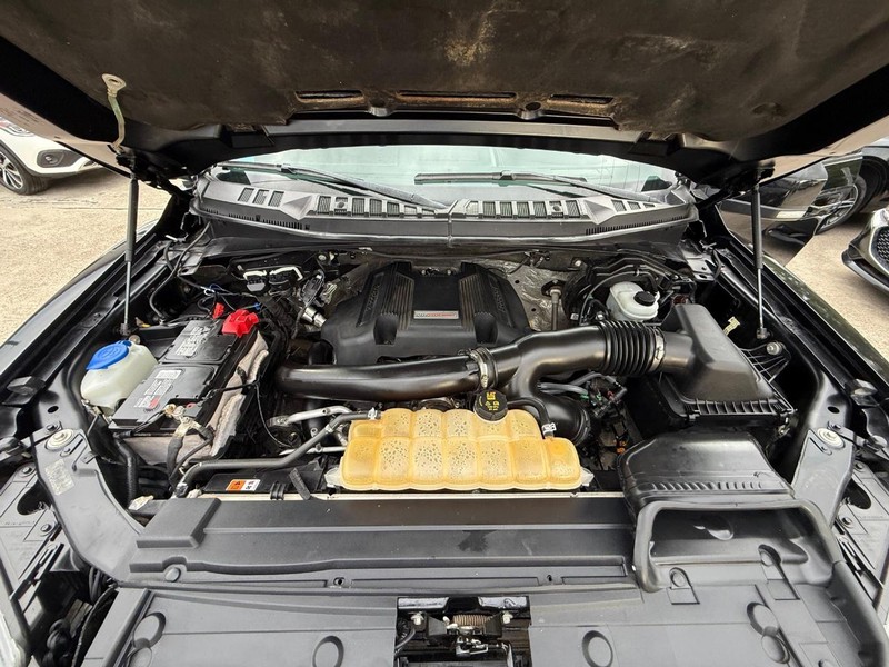 Ford F-150 Vehicle Full-screen Gallery Image 26