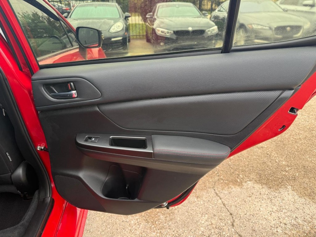 Subaru WRX Vehicle Full-screen Gallery Image 17