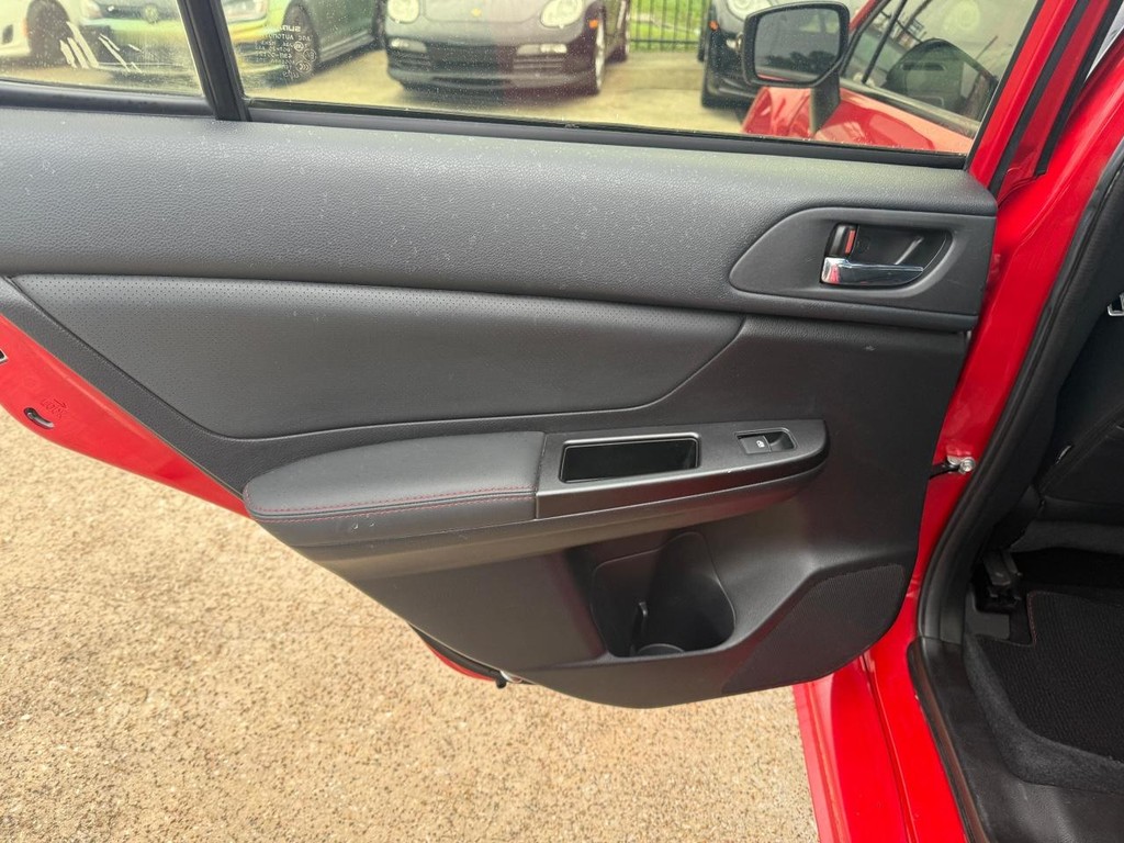 Subaru WRX Vehicle Full-screen Gallery Image 18