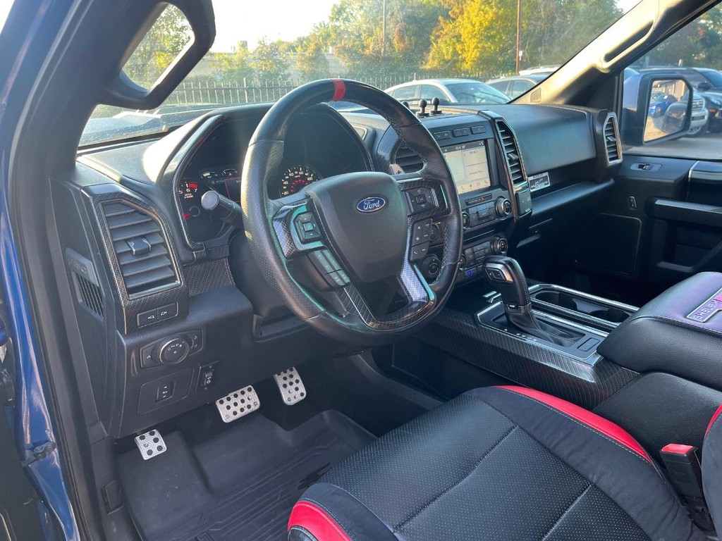 Ford F-150 Vehicle Full-screen Gallery Image 10